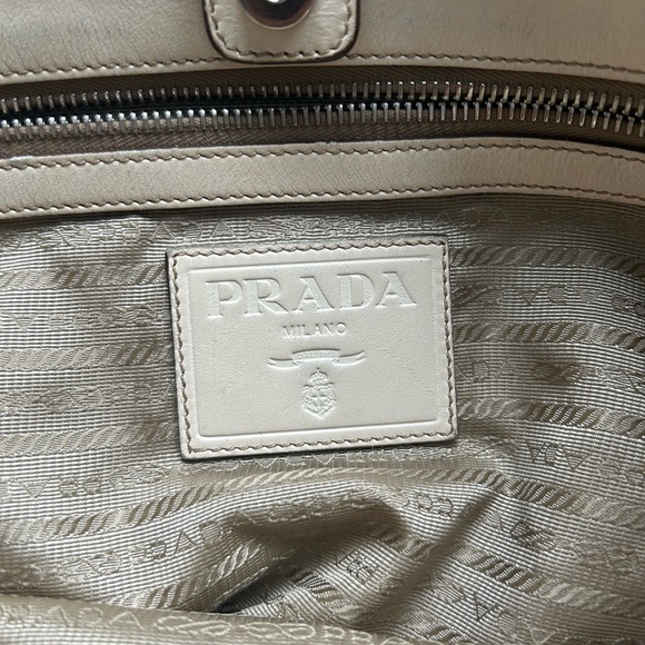 Prada Handbag Tan crossbody. - Picture 2 of 4